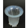 René Lalique Vase « Eucalyptus » opalescent | Biron René Lalique Vase "Eucalyptus" opalescent