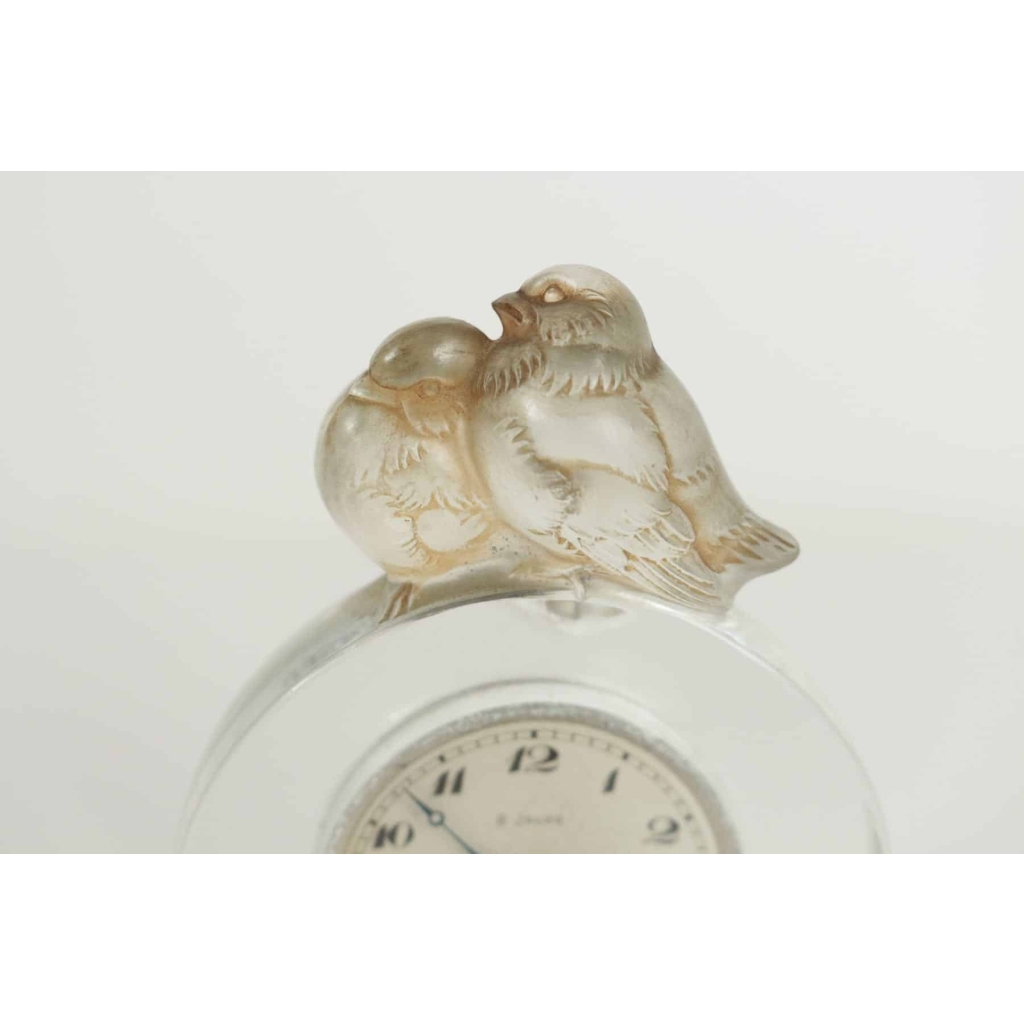 René Lalique pendulette 8 jours « pierrot » | Biron René Lalique pendulette 8 jours "pierrot"