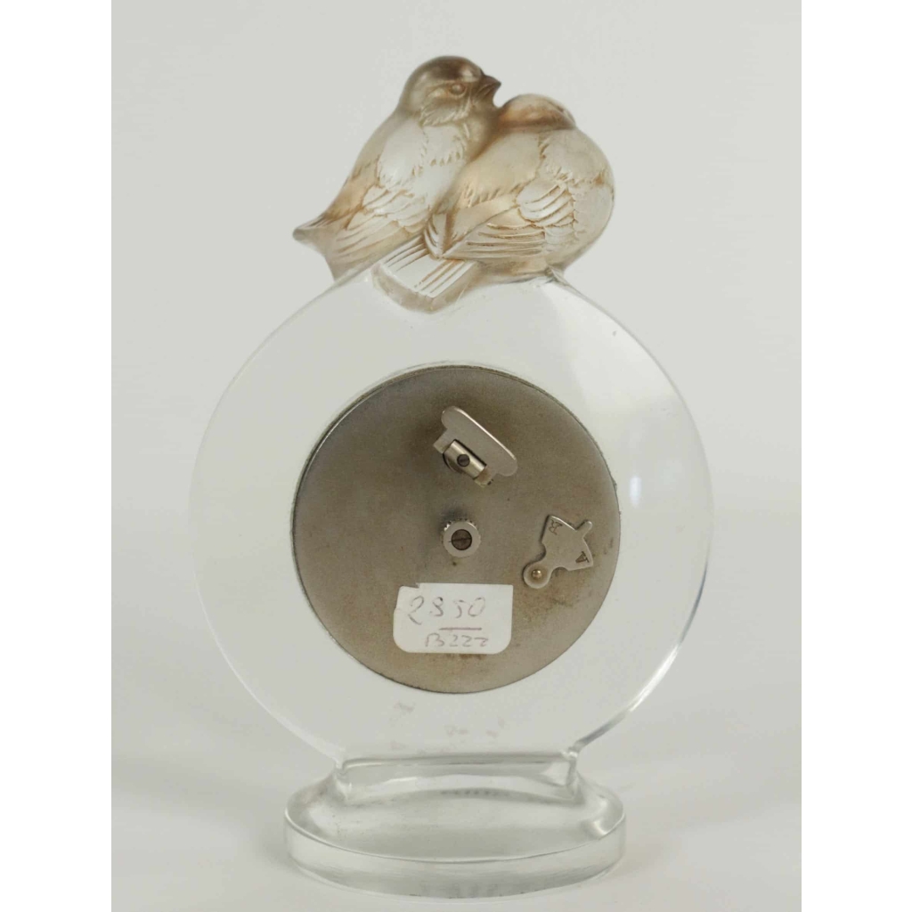 René Lalique pendulette 8 jours « pierrot » | Biron René Lalique pendulette 8 jours "pierrot"