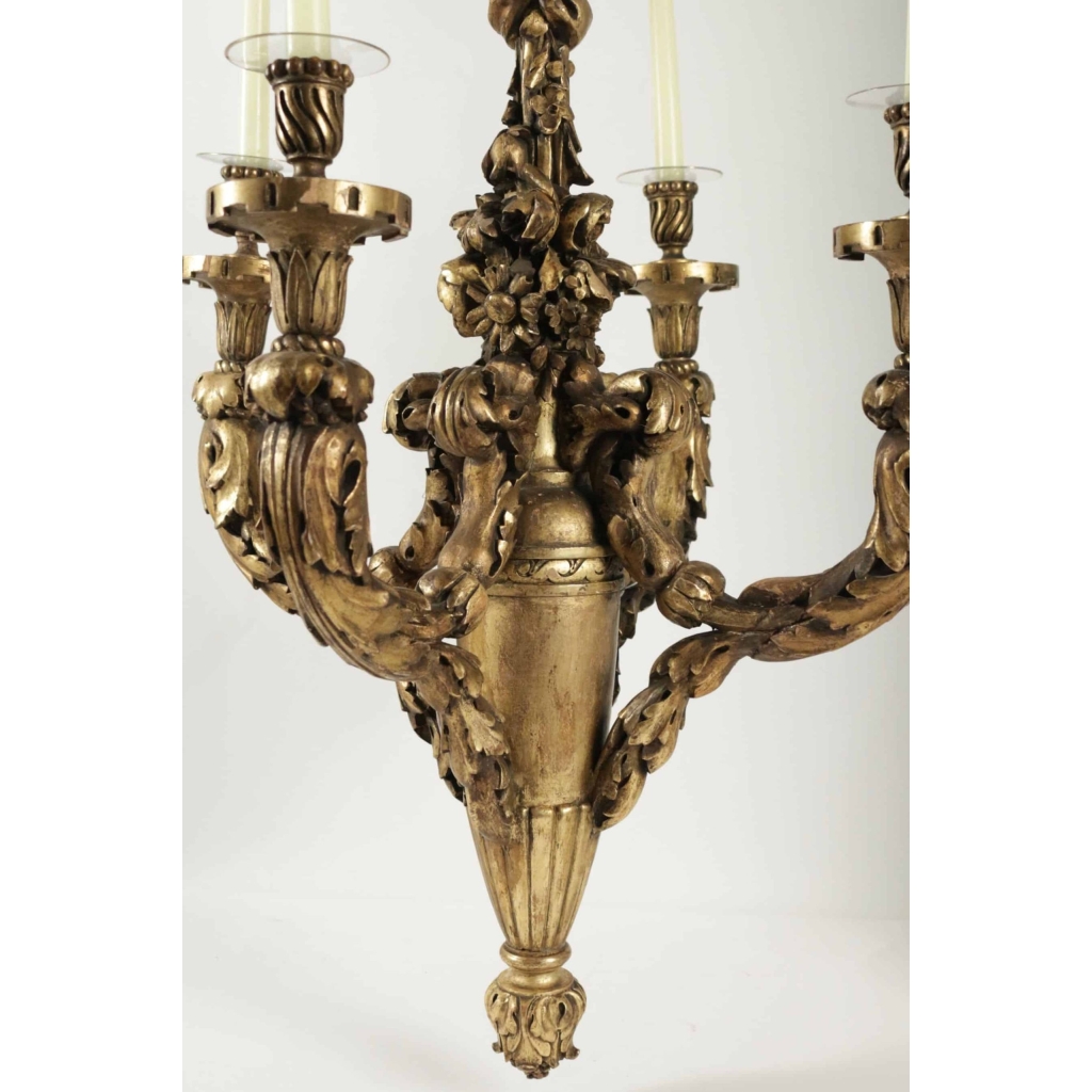 Lustre en bois sculpté et doré du XIXème siècle pour l'utilisation de l'éclairage à la bougie, 4 bras, 4 bougies.