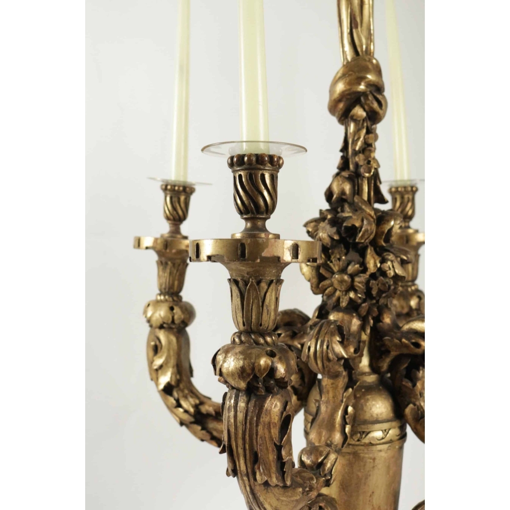 Lustre en bois sculpté et doré du XIXème siècle pour l'utilisation de l'éclairage à la bougie, 4 bras, 4 bougies.