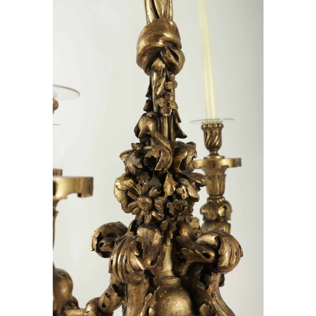Lustre en bois sculpté et doré du XIXème siècle pour l'utilisation de l'éclairage à la bougie, 4 bras, 4 bougies.