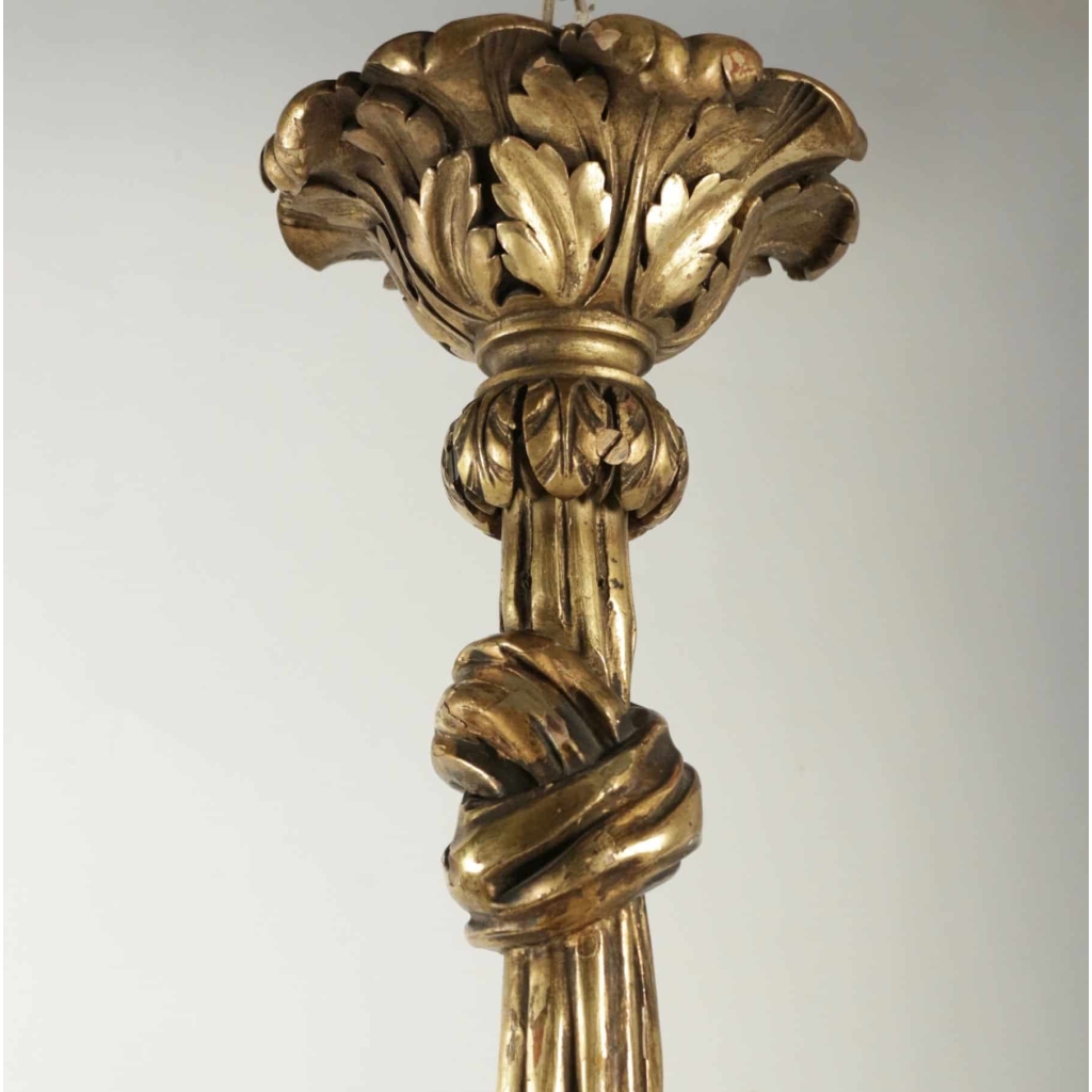 Lustre en bois sculpté et doré du XIXème siècle pour l'utilisation de l'éclairage à la bougie, 4 bras, 4 bougies.