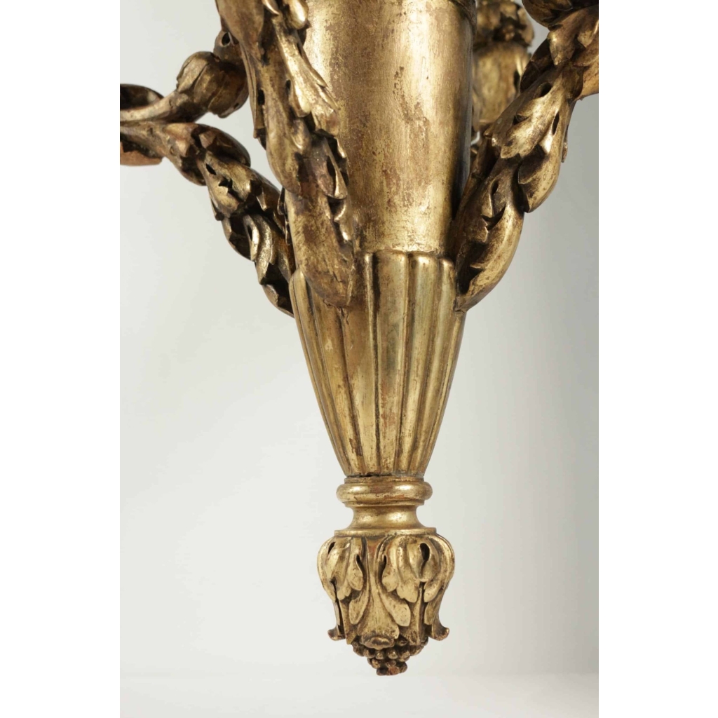 Lustre en bois sculpté et doré du XIXème siècle pour l'utilisation de l'éclairage à la bougie, 4 bras, 4 bougies.