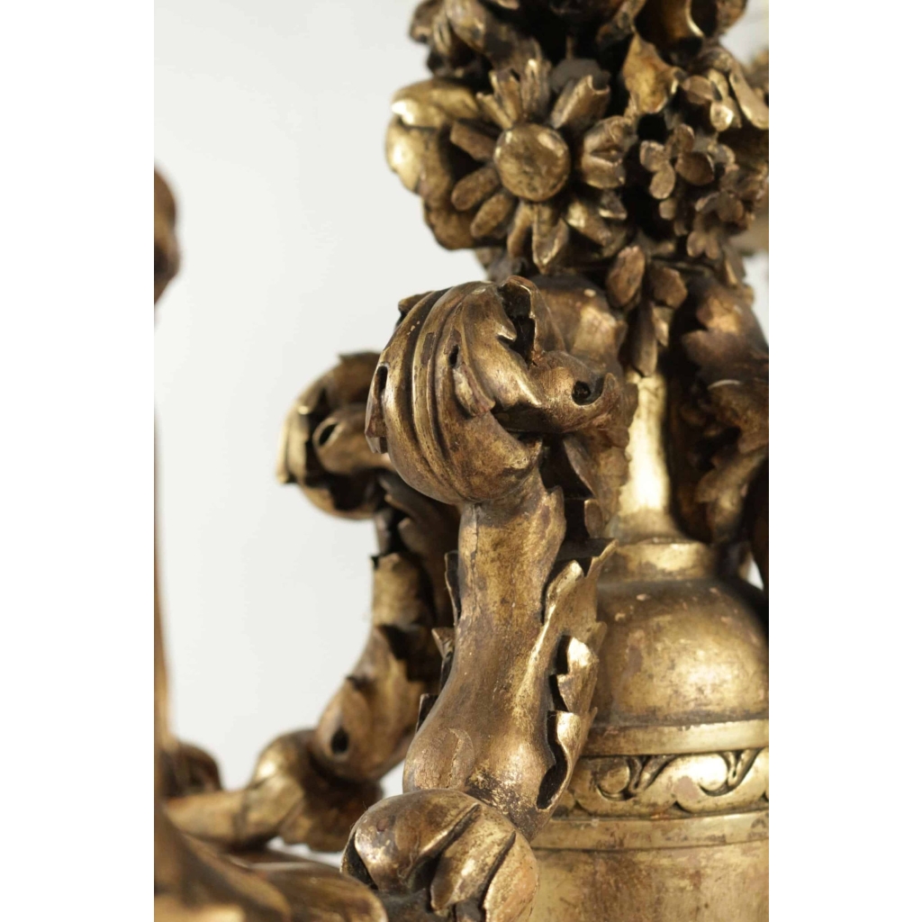 Lustre en bois sculpté et doré du XIXème siècle pour l'utilisation de l'éclairage à la bougie, 4 bras, 4 bougies.