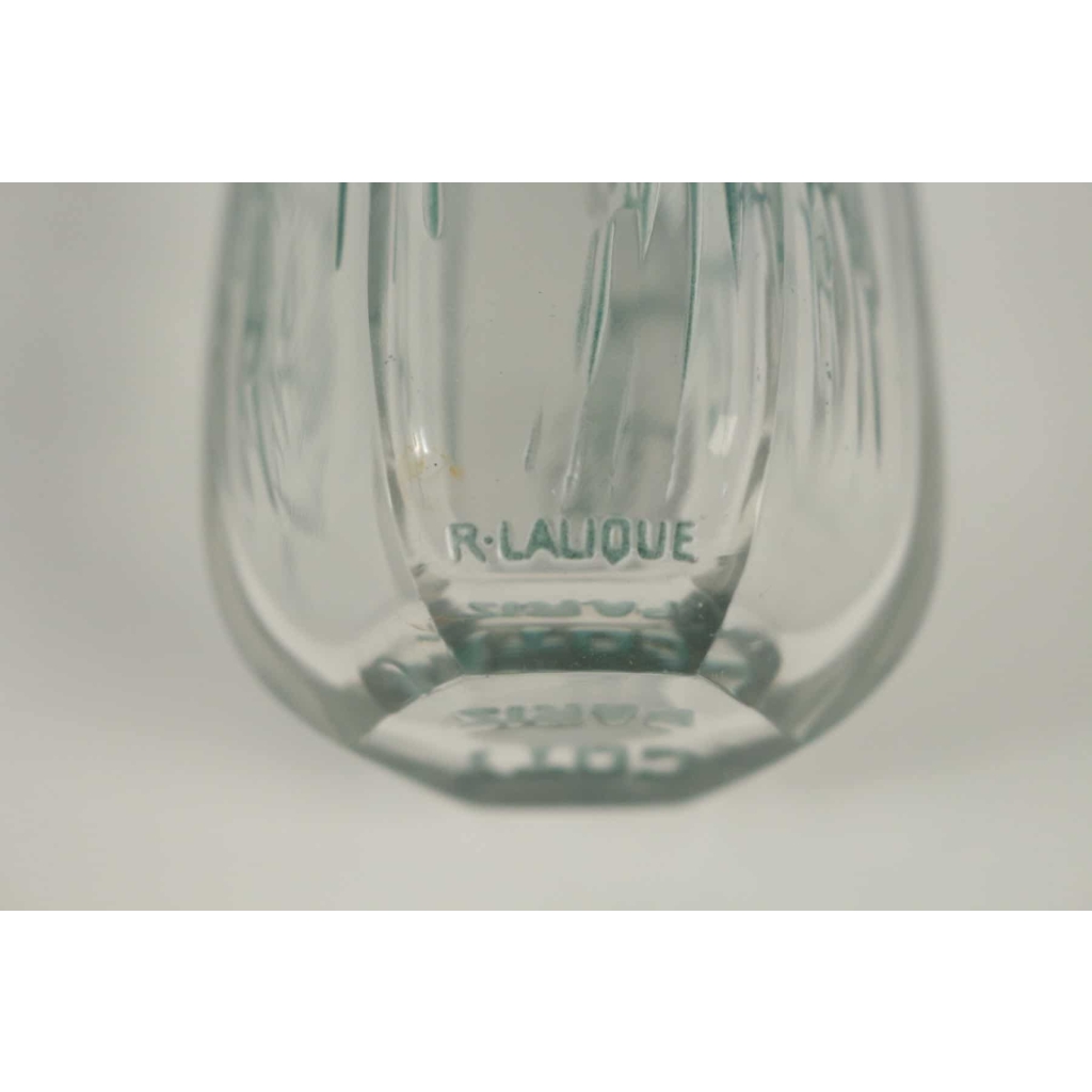 René Lalique flacon de parfum « Cyclamen » | Biron René Lalique flacon de parfum "Cyclamen"