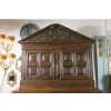 Important meuble du 17ème siècle, provenance supposée d’Italie du nord, grande décoration, en noyer sculpté sur toutes les faces. | Biron Important meuble du 17ème siècle, provenance supposée d'Italie du nord, grande décoration, en noyer sculpté sur toutes les faces.