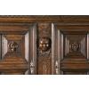 Important meuble du 17ème siècle, provenance supposée d’Italie du nord, grande décoration, en noyer sculpté sur toutes les faces. | Biron Important meuble du 17ème siècle, provenance supposée d'Italie du nord, grande décoration, en noyer sculpté sur toutes les faces.
