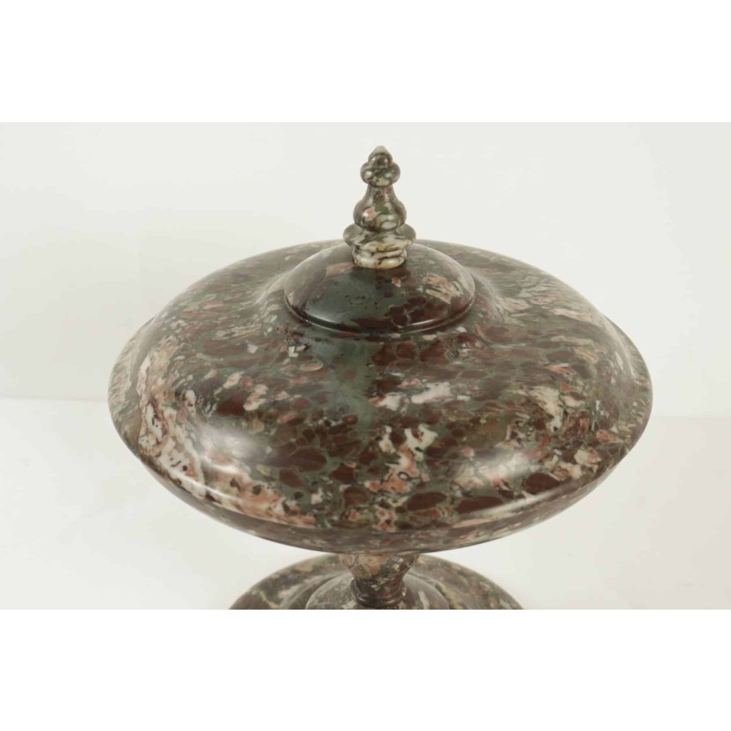 Coupe couverte en marbre, XIXème siècle. | Biron Coupe couverte en marbre, XIXème siècle.