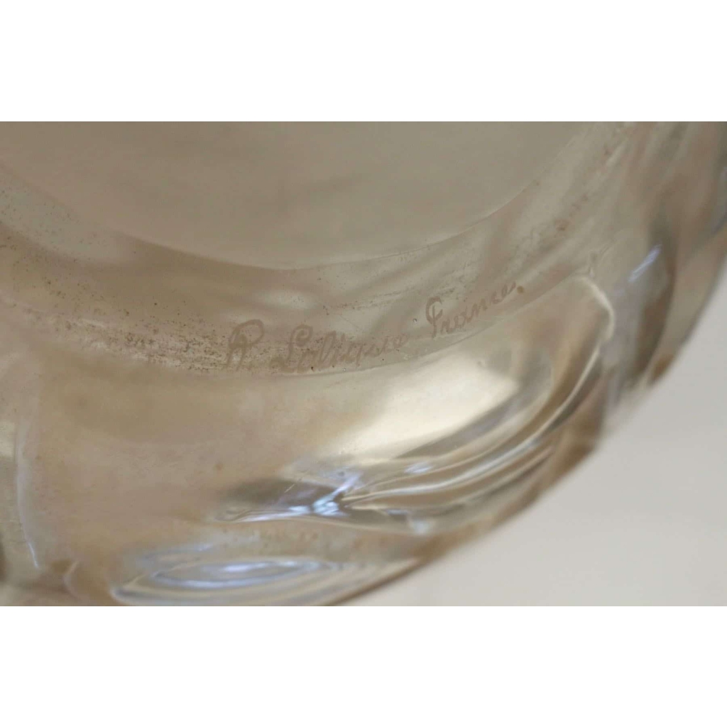 RENE LALIQUE (1860-1945) vase Sophora blanc patiné sienne | Biron RENE LALIQUE (1860-1945) vase Sophora blanc patiné sienne
