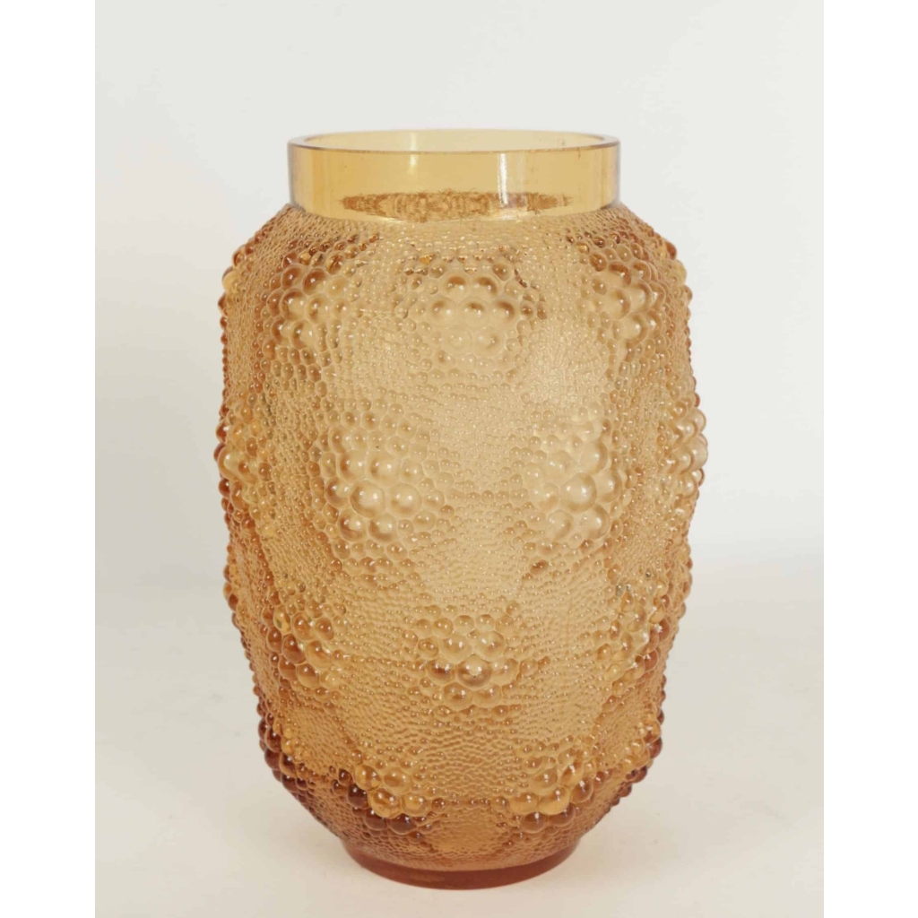 RENÉ LALIQUE (1860-1945) Vase “Davos“ en verre ambre | Biron RENÉ LALIQUE (1860-1945) Vase “Davos“ en verre ambre