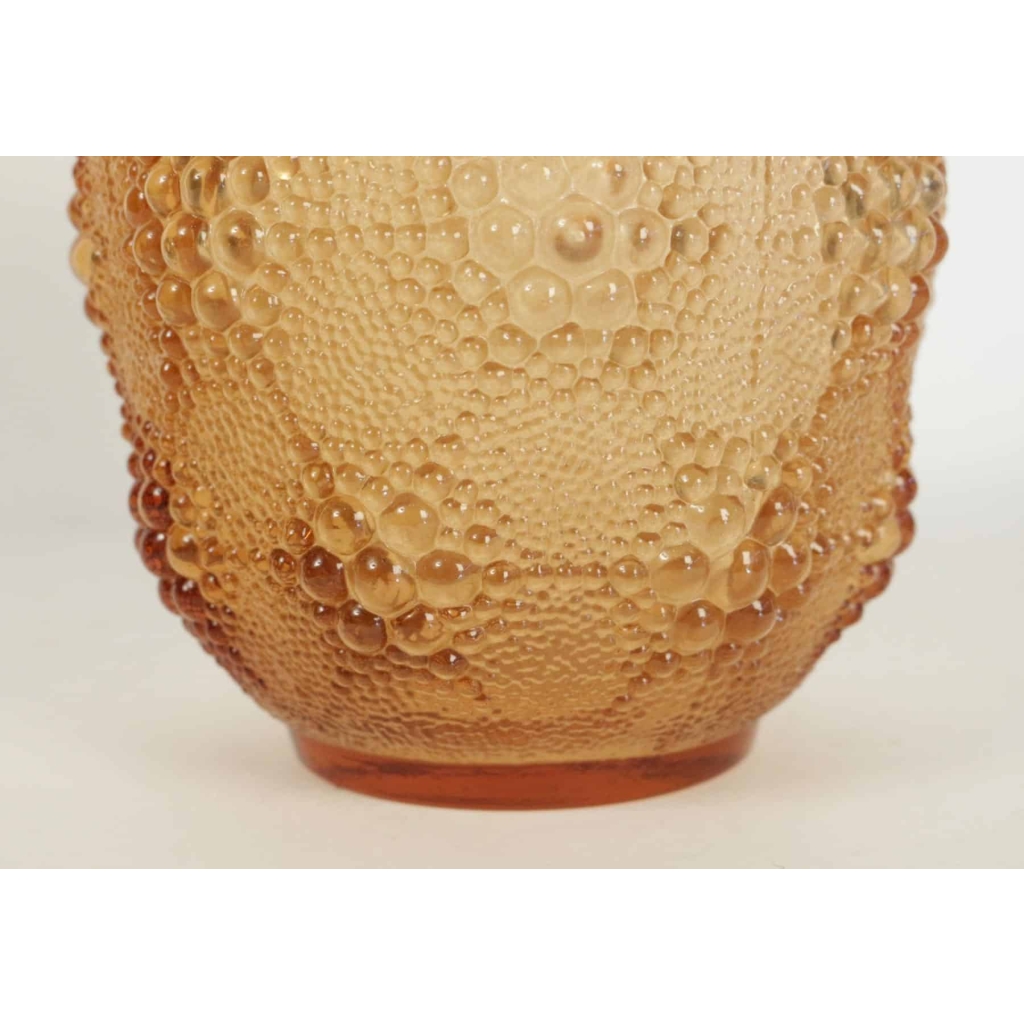 RENÉ LALIQUE (1860-1945) Vase “Davos“ en verre ambre | Biron RENÉ LALIQUE (1860-1945) Vase “Davos“ en verre ambre