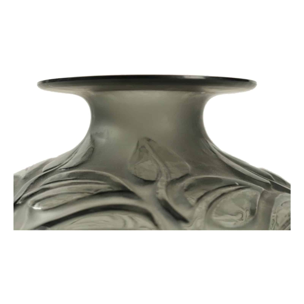 René Lalique (1860-1945) vase Sophora gris | Biron René Lalique (1860-1945) vase Sophora gris