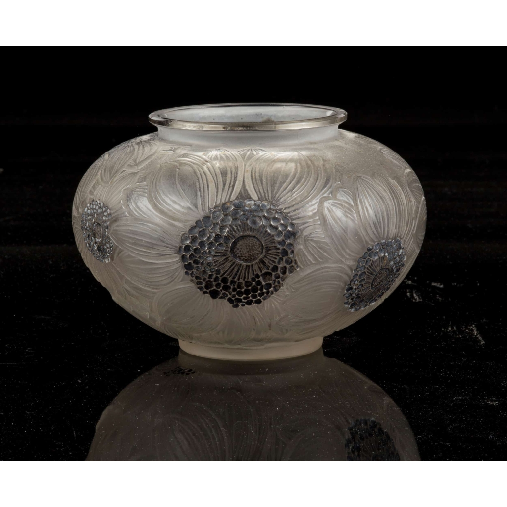 René LALIQUE (1860-1945). – Vase « Dahlias » (1923) | Biron |||