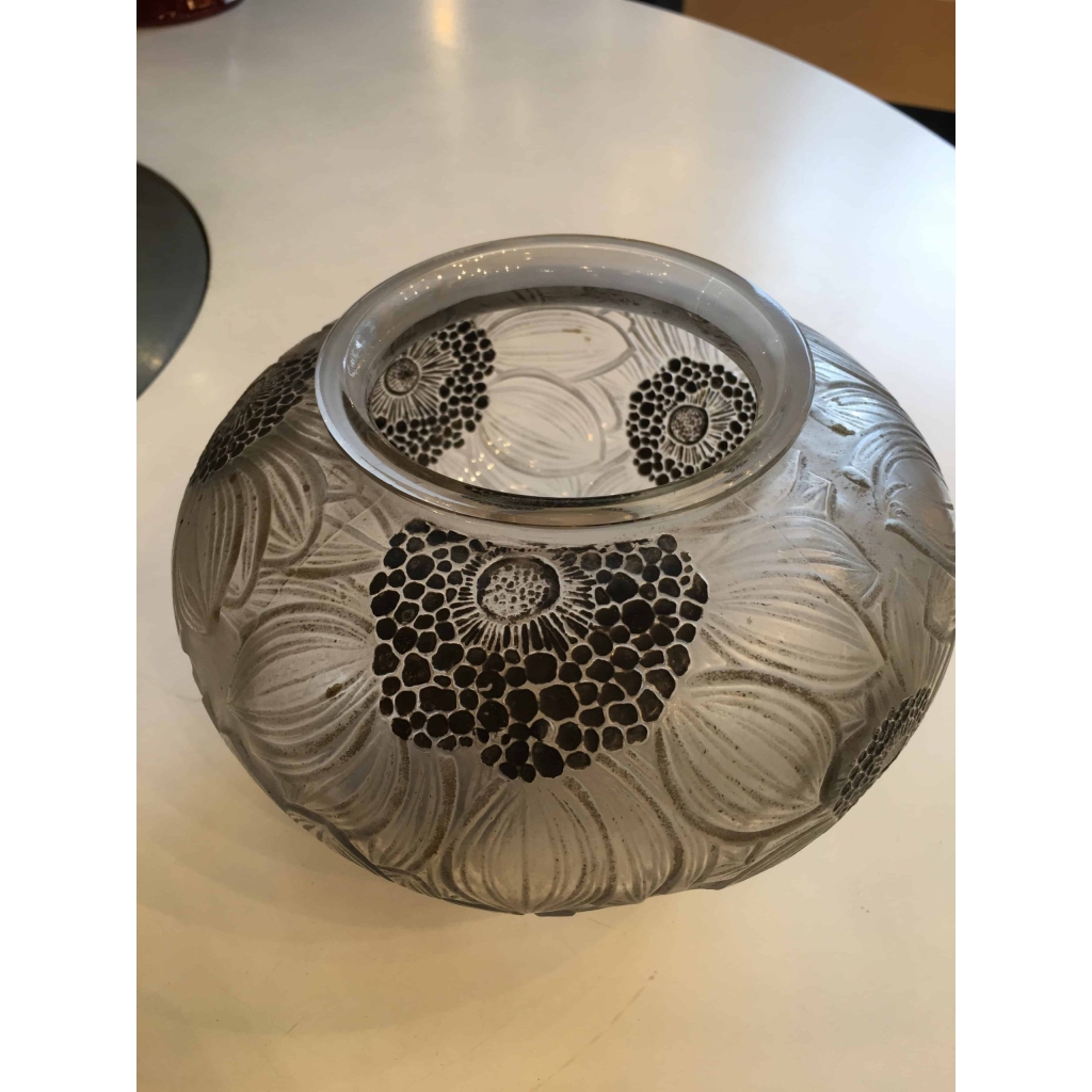 René LALIQUE (1860-1945). – Vase « Dahlias » (1923) | Biron René LALIQUE (1860-1945). - Vase "Dahlias" (1923)