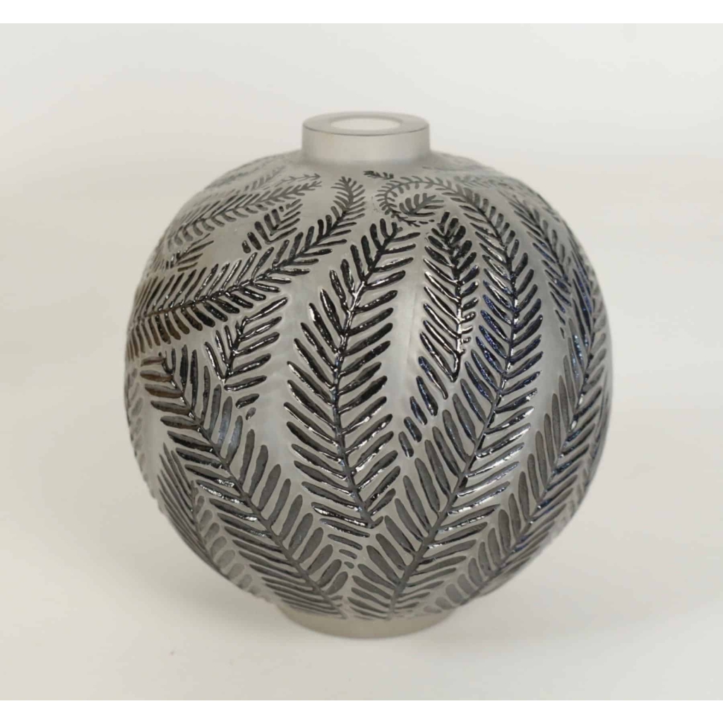 René LALIQUE (1860-1945) Vase « Palmes » | Biron ||||