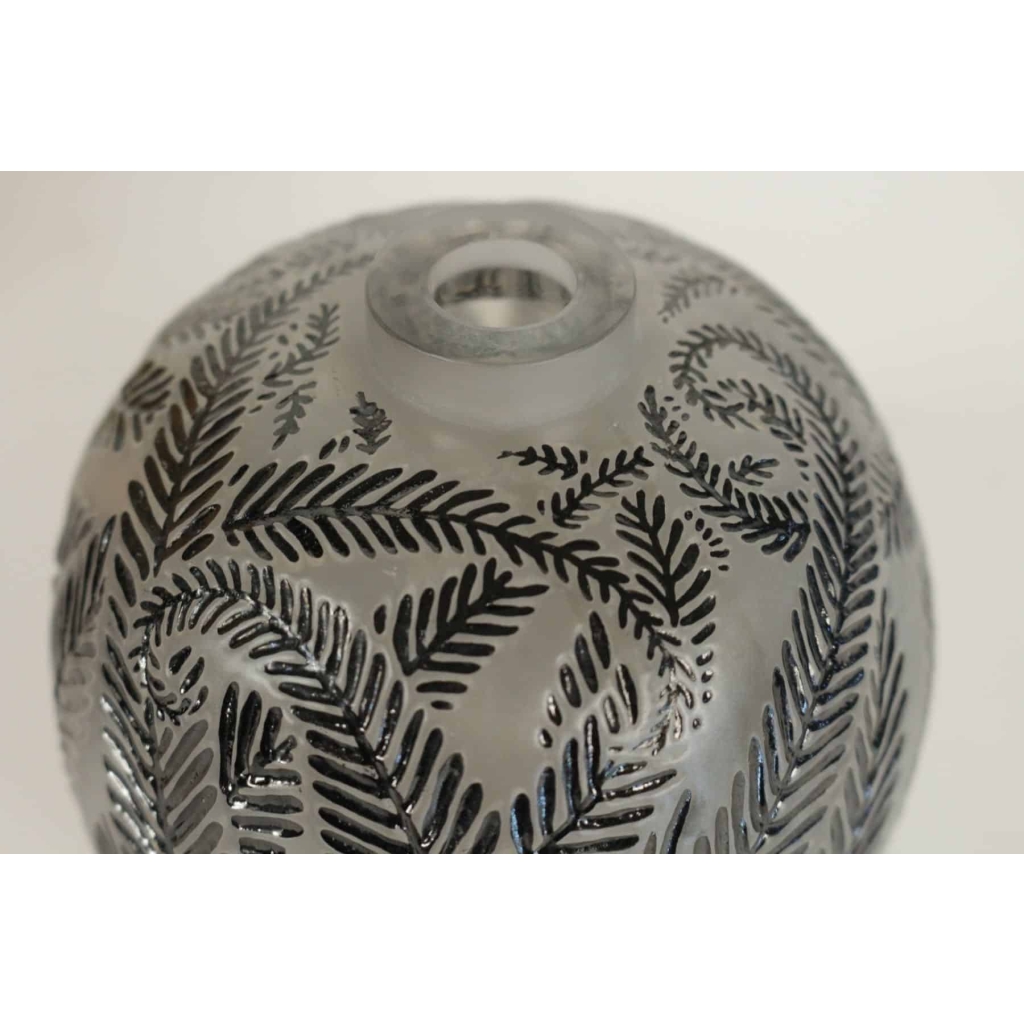 René LALIQUE (1860-1945) Vase « Palmes » | Biron René LALIQUE (1860-1945) Vase "Palmes"