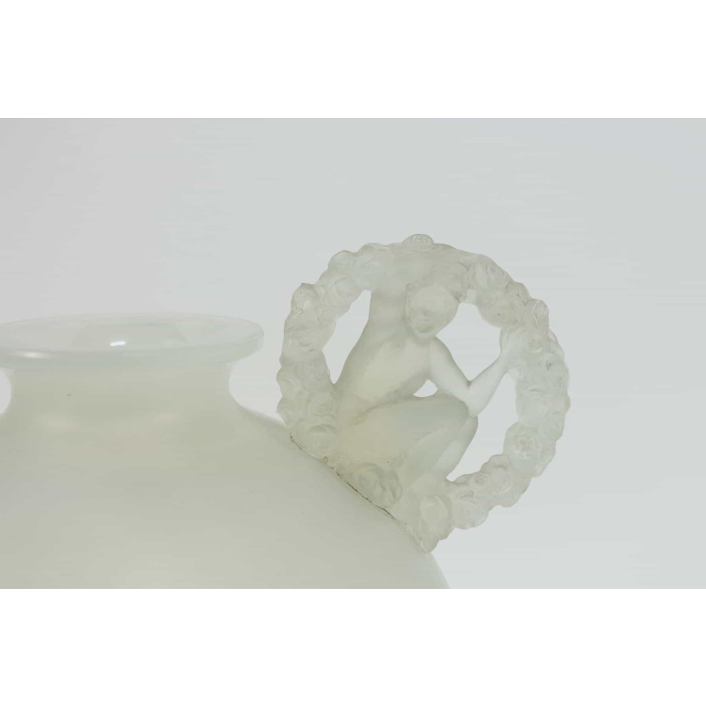 René Lalique Vase « Ronsard » opalescent | Biron René Lalique Vase "Ronsard" opalescent