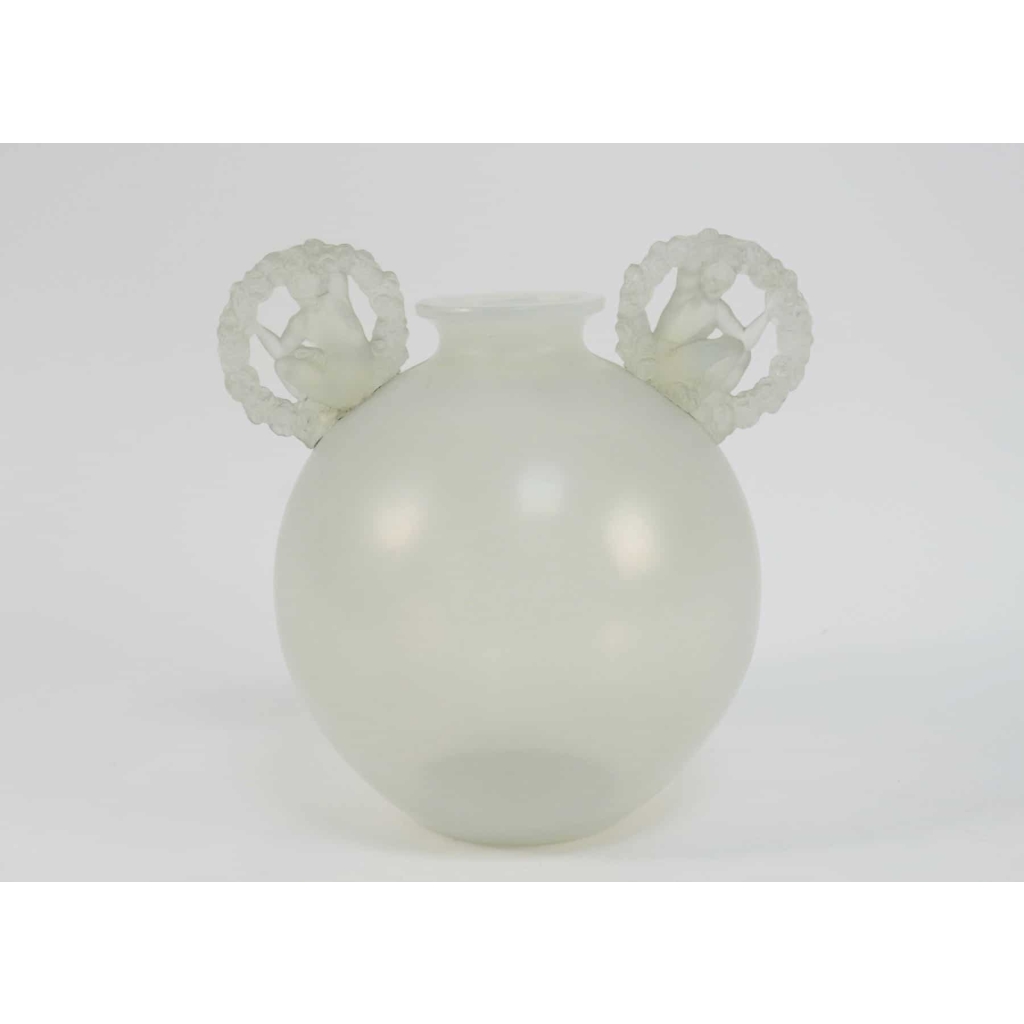 René Lalique Vase « Ronsard » opalescent | Biron René Lalique Vase "Ronsard" opalescent
