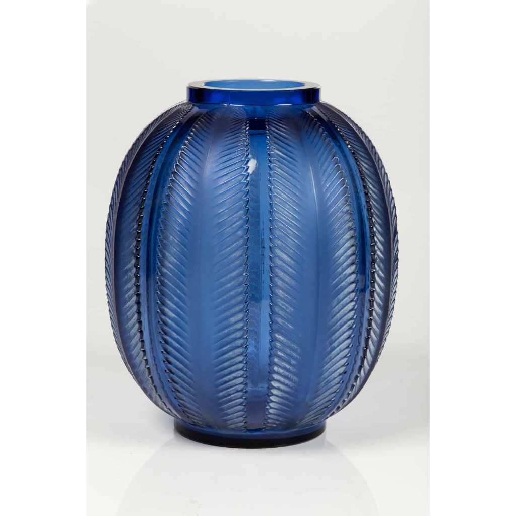 René Lalique (1860-1945) Vase « Biskra » verre bleu | Biron 