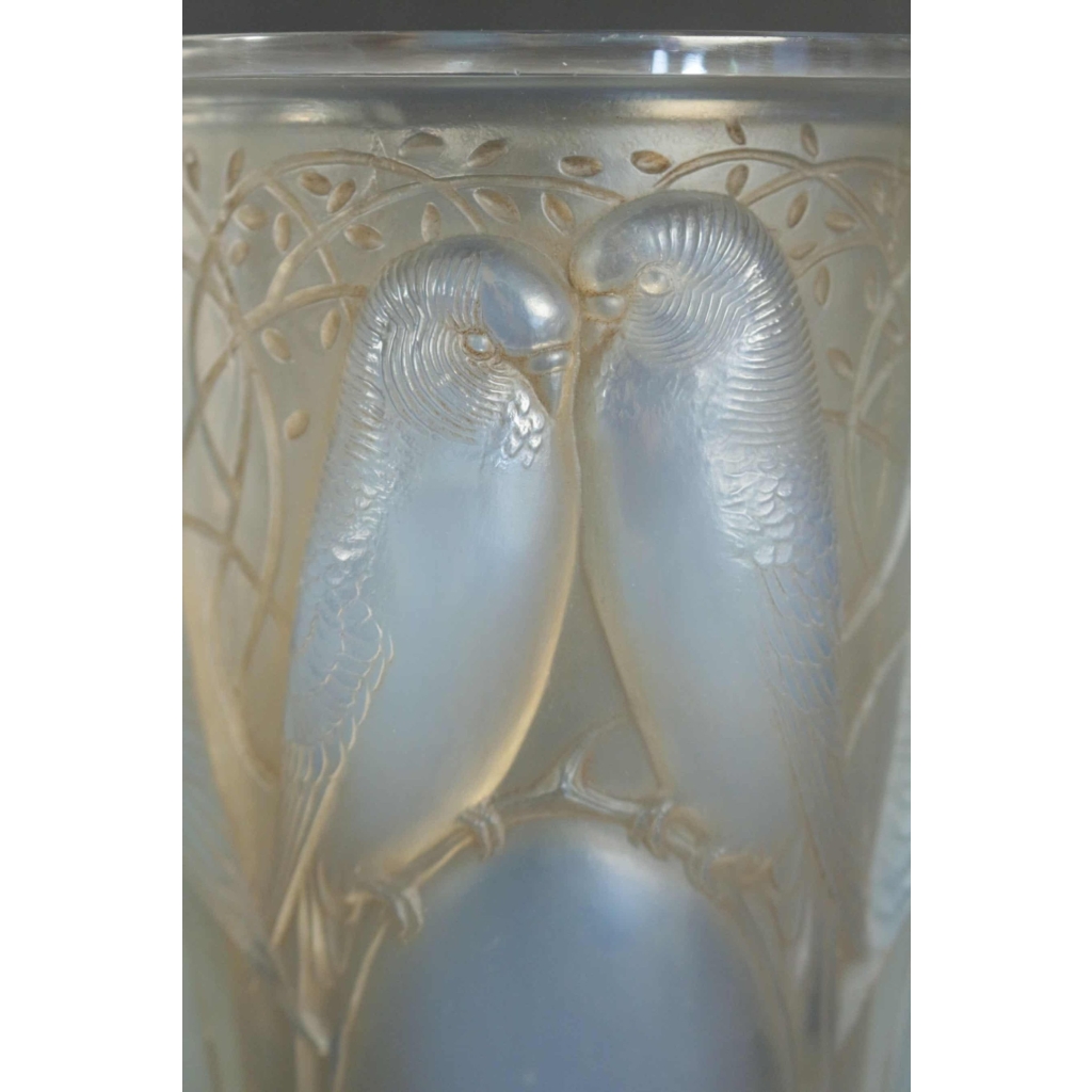 RENE LALIQUE (1860-1945) Vase « Ceylan » dit aussi « Huit Perruches » opalescent | Biron RENE LALIQUE (1860-1945) Vase "Ceylan" dit aussi "Huit Perruches" opalescent