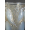 RENE LALIQUE (1860-1945) Vase « Ceylan » dit aussi « Huit Perruches » opalescent | Biron RENE LALIQUE (1860-1945) Vase "Ceylan" dit aussi "Huit Perruches" opalescent