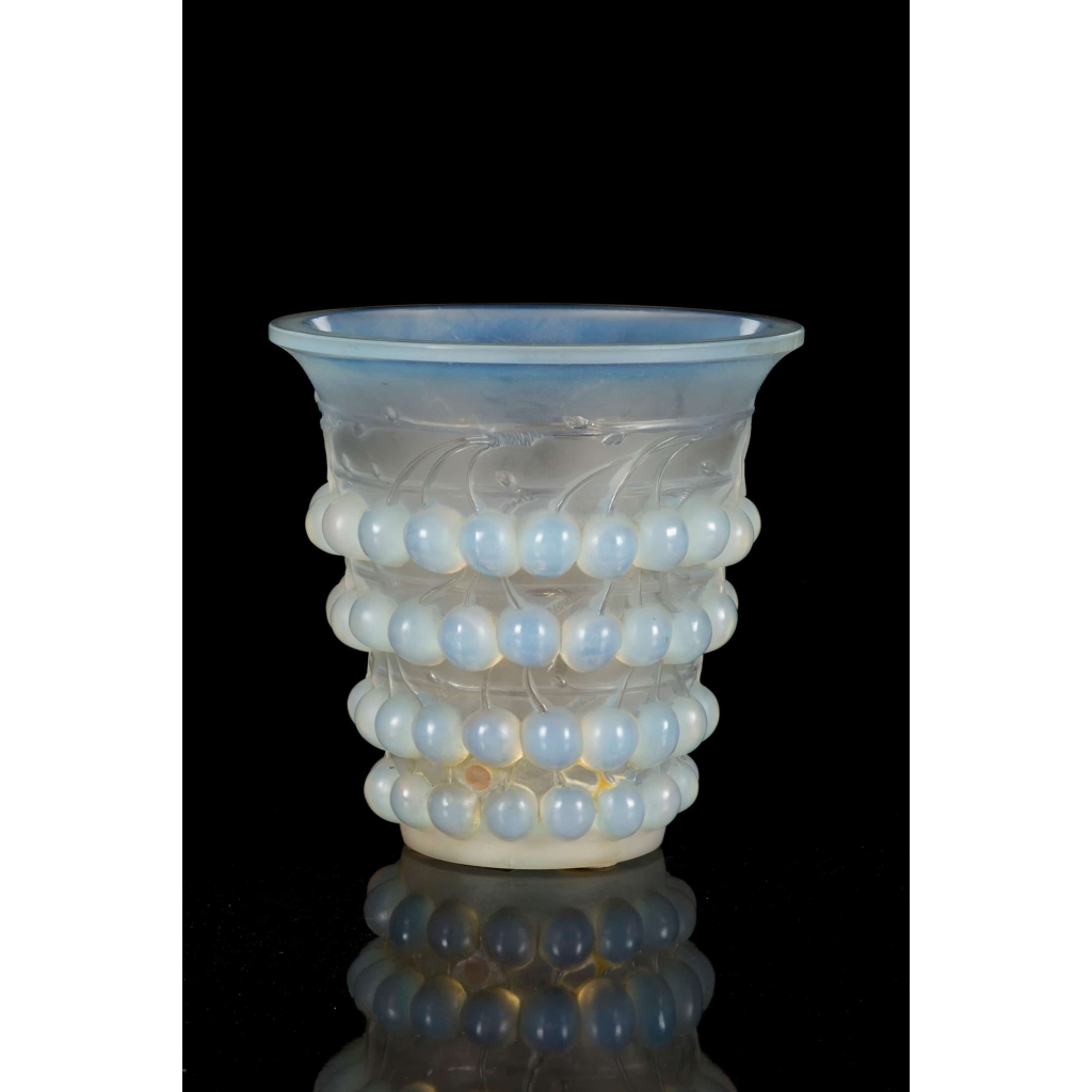 René Lalique (1860-1945) Vase réflecteur « Montmorency » | Biron 