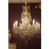Baccarat – Grand lustre doré à dix huit bras de lumière | Biron Baccarat - Grand lustre doré à dix huit bras de lumière