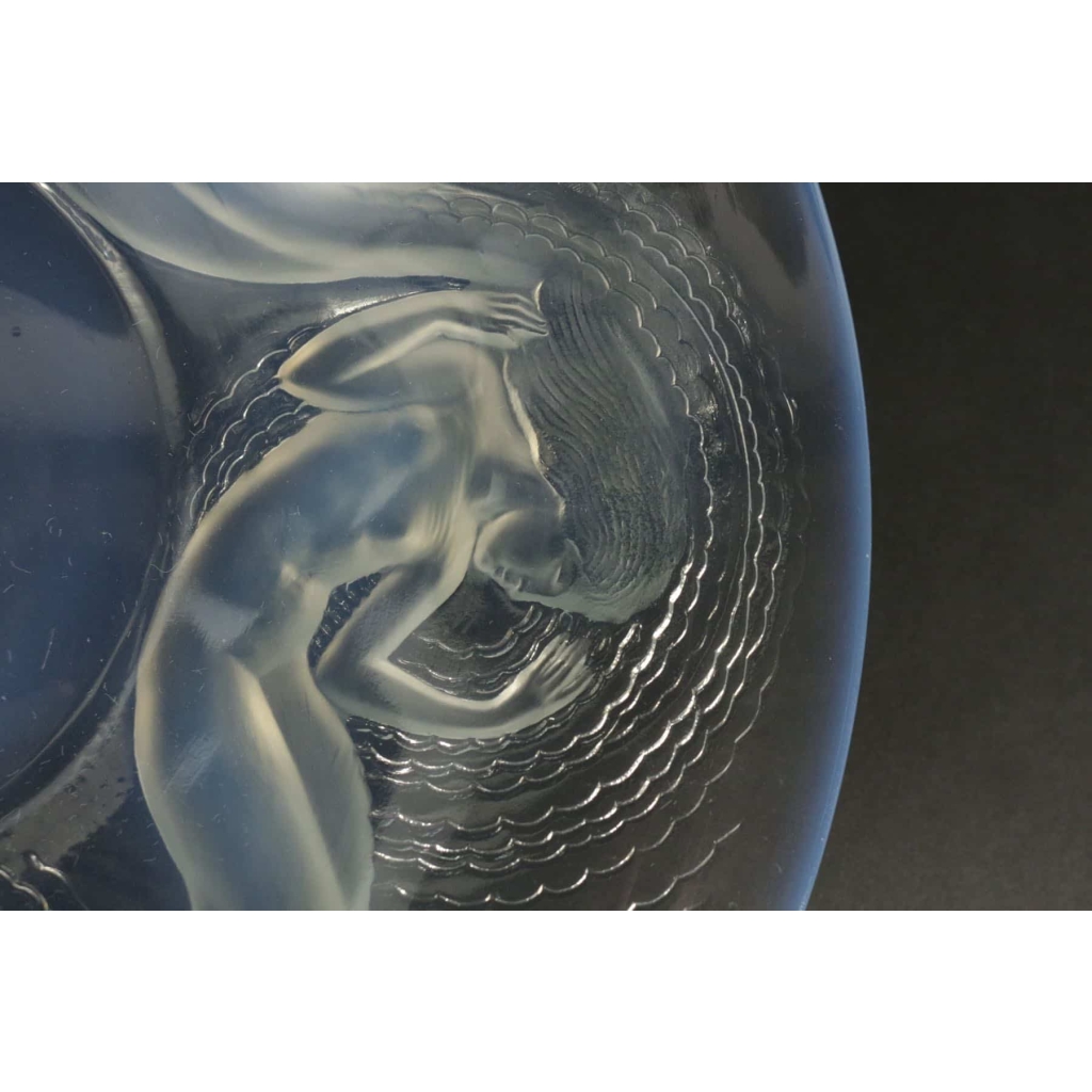 René Lalique (1860-1945) Molded Opalescent glass « Calypso » bowl | Biron René Lalique (1860-1945) Molded Opalescent glass "Calypso" bowl