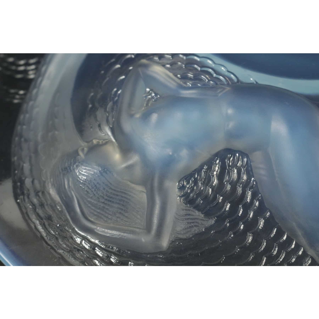 René Lalique (1860-1945) Molded Opalescent glass « Calypso » bowl | Biron René Lalique (1860-1945) Molded Opalescent glass "Calypso" bowl