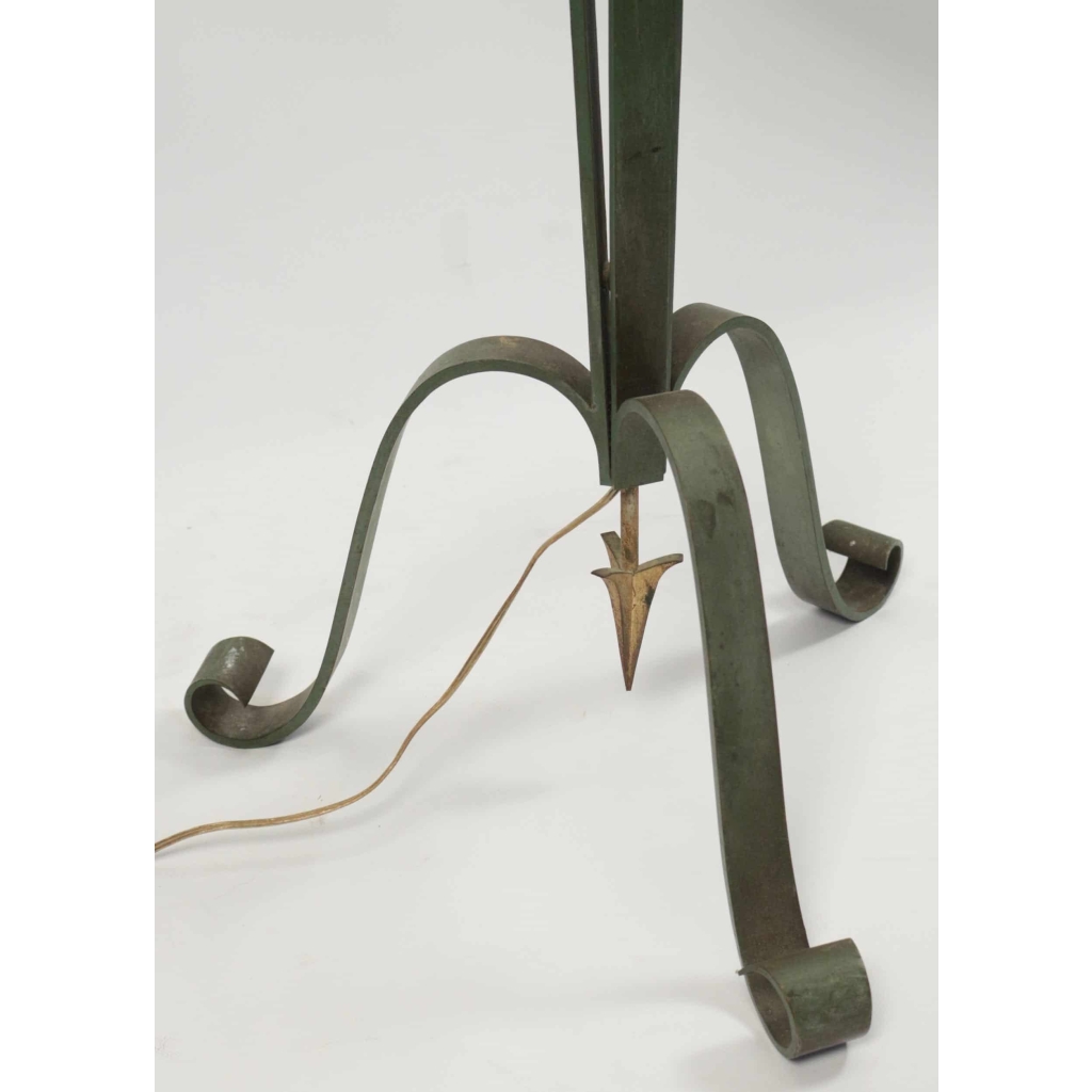 lampadaire en fer forgé des années 1940. | Biron lampadaire en fer forgé des années 1940.