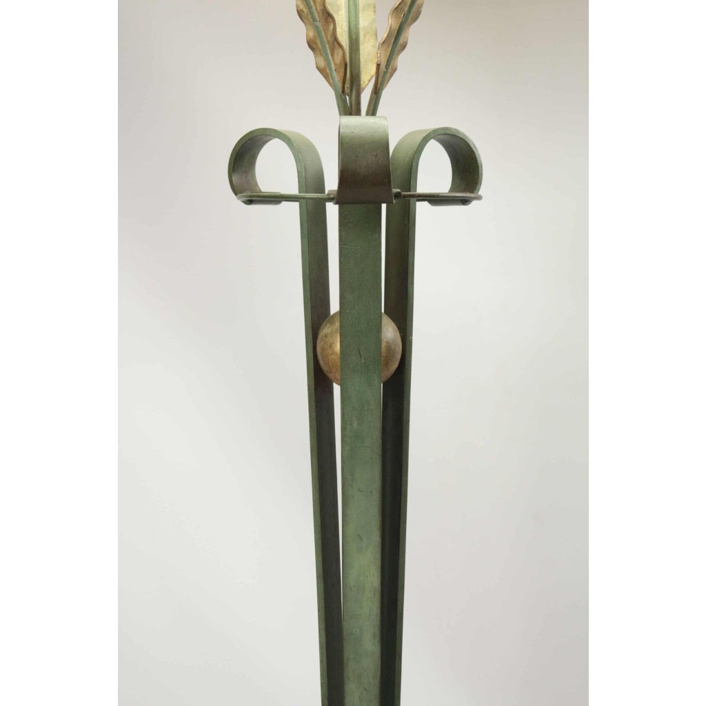 lampadaire en fer forgé des années 1940. | Biron lampadaire en fer forgé des années 1940.