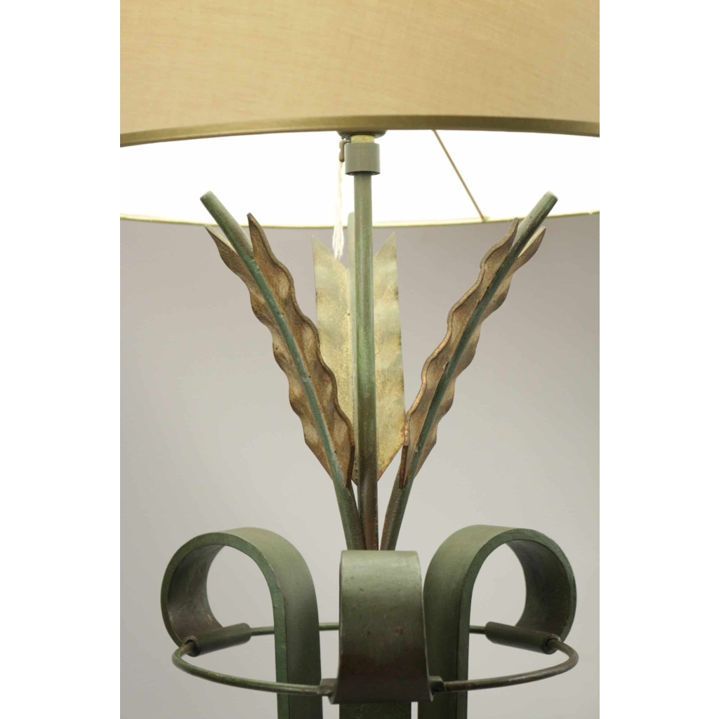lampadaire en fer forgé des années 1940. | Biron lampadaire en fer forgé des années 1940.