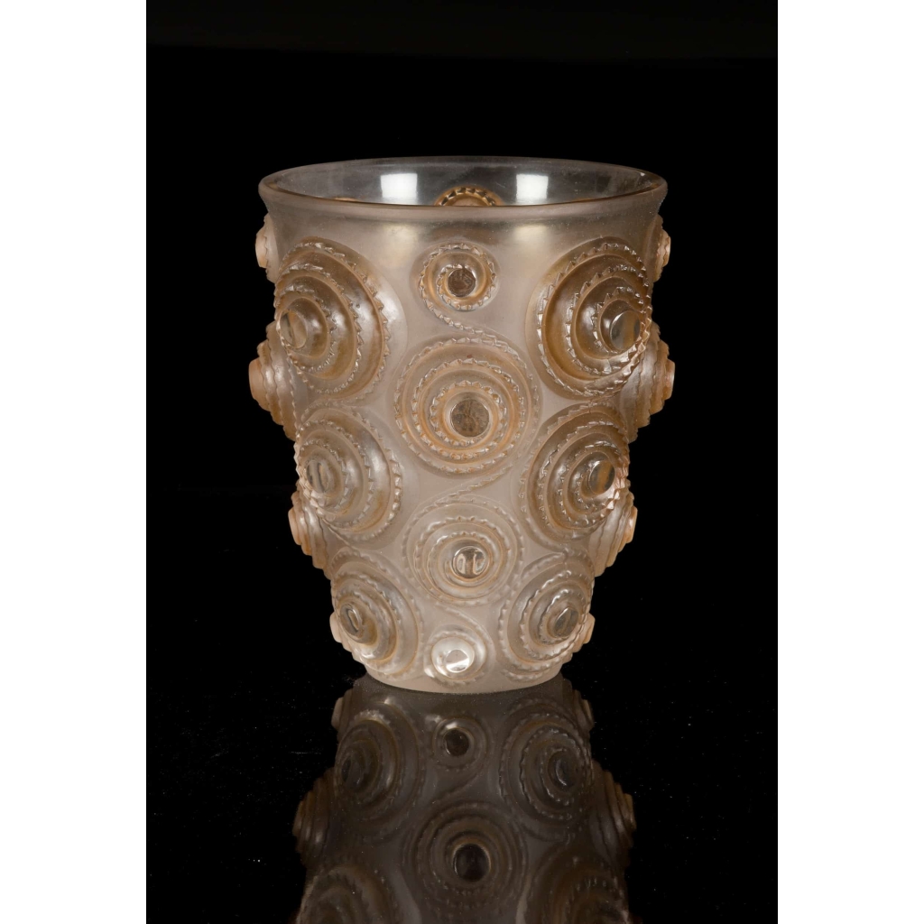 René Lalique (1860-1945) Vase « Spirales » patiné sienne | Biron 