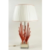 Très belle lampe en métal peint et doré, base en marbre, des années 1970. | Biron Très belle lampe en métal peint et doré, base en marbre, des années 1970.