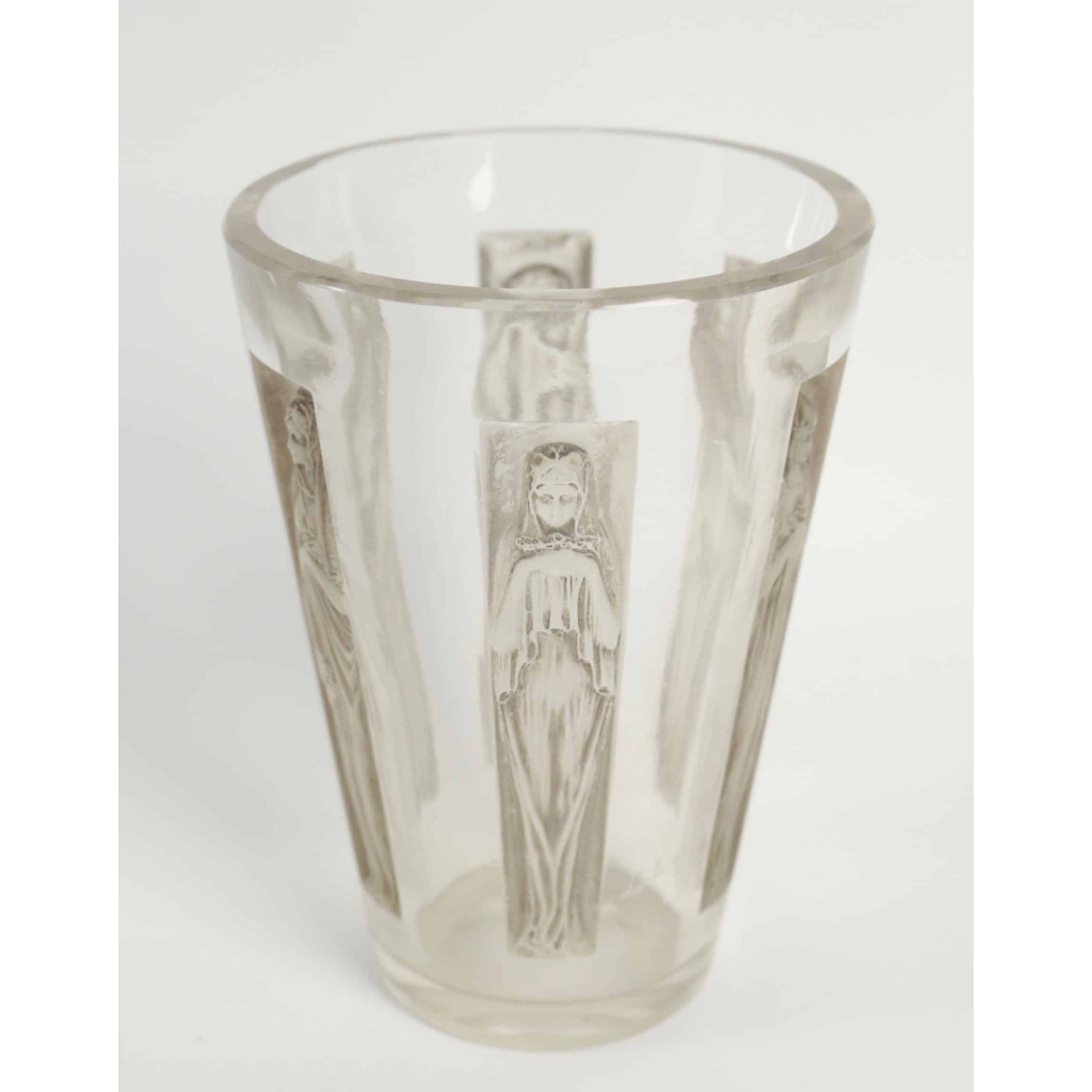 René Lalique Vase Six Figurines | Biron René Lalique Vase Six Figurines