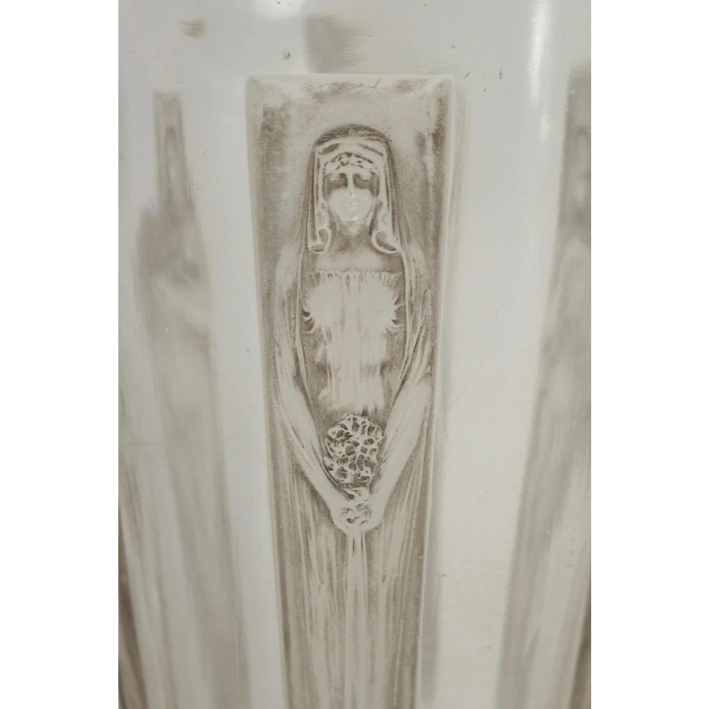 René Lalique Vase Six Figurines | Biron René Lalique Vase Six Figurines