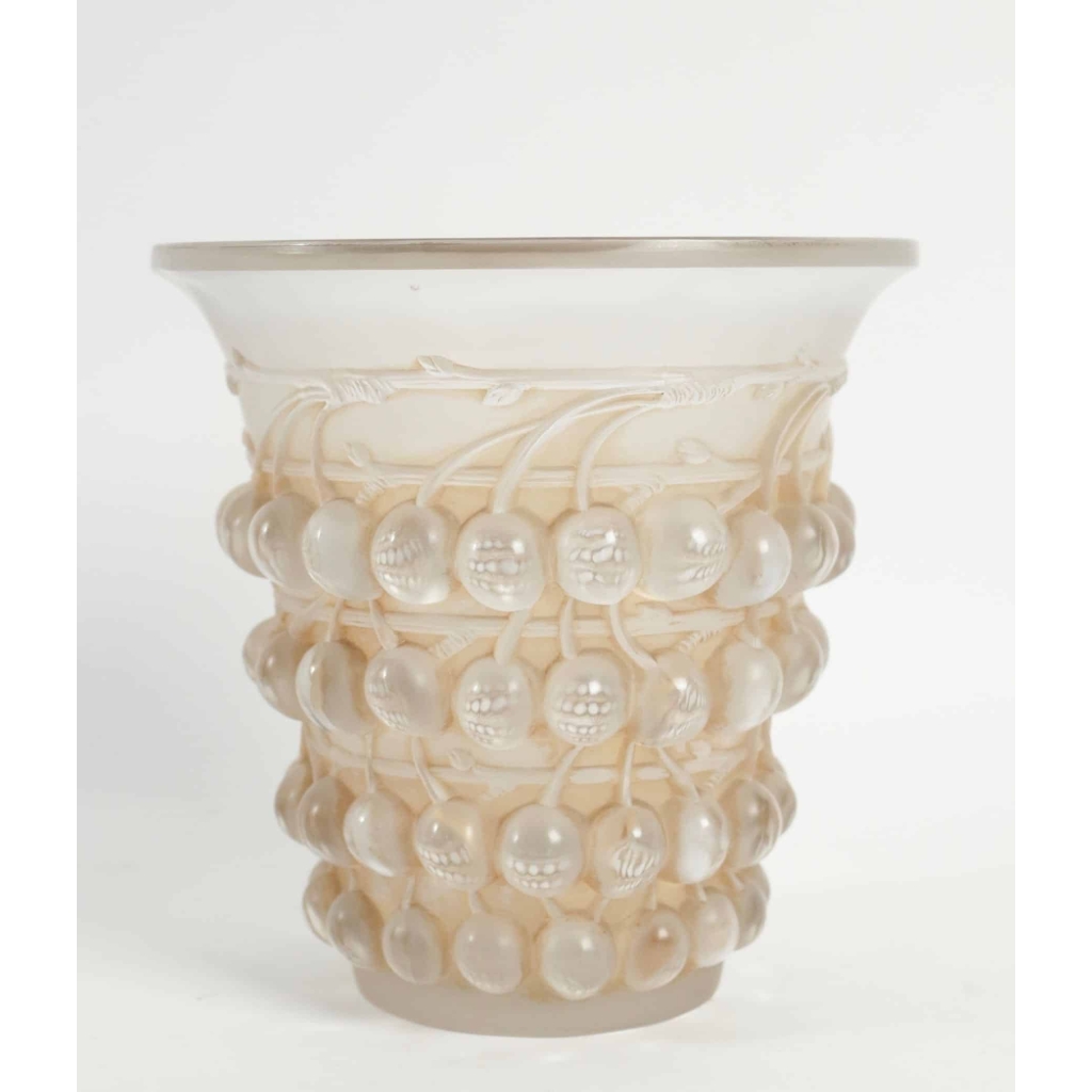 René Lalique (1860-1945) Vase « Montmorency » | Biron |||