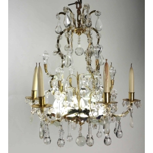 Lustre de style Louis XV en pampilles du XIXème siècle, très beau travail avec une lumière indirecte, 12 lumières. | Biron |||||||||