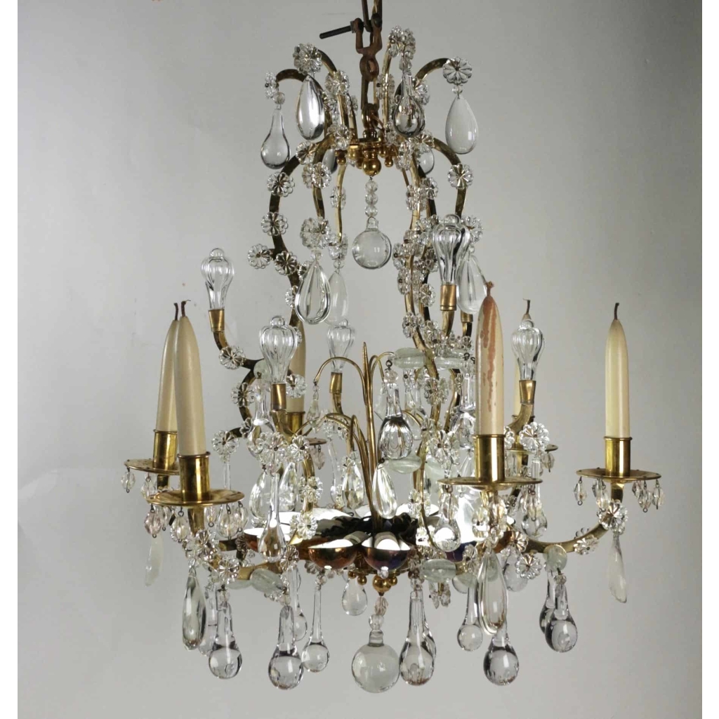 Lustre de style Louis XV en pampilles du XIXème siècle, très beau travail avec une lumière indirecte, 12 lumières. | Biron Lustre de style Louis XV en pampilles du XIXème siècle, très beau travail avec une lumière indirecte, 12 lumières.