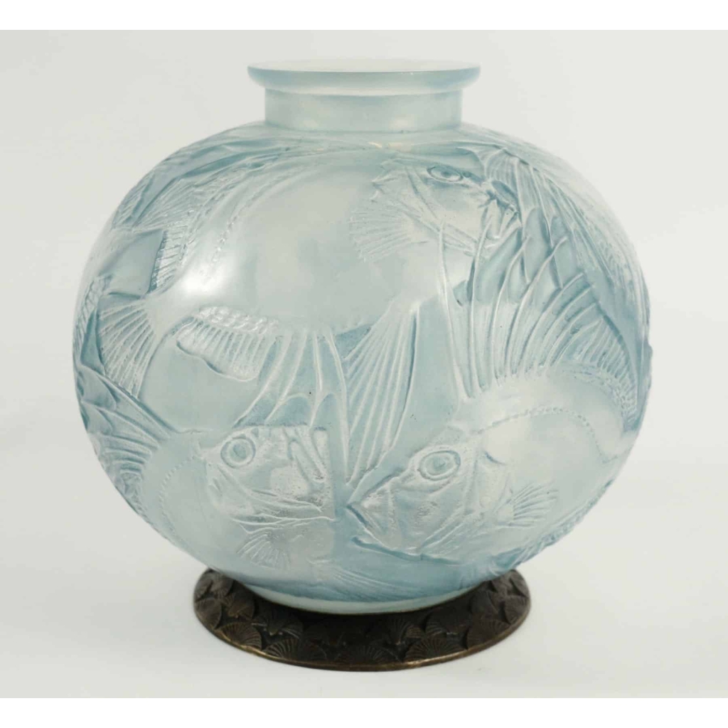 René Lalique (1860-1945) Opalescent Vase « Poissons » | Biron |||||