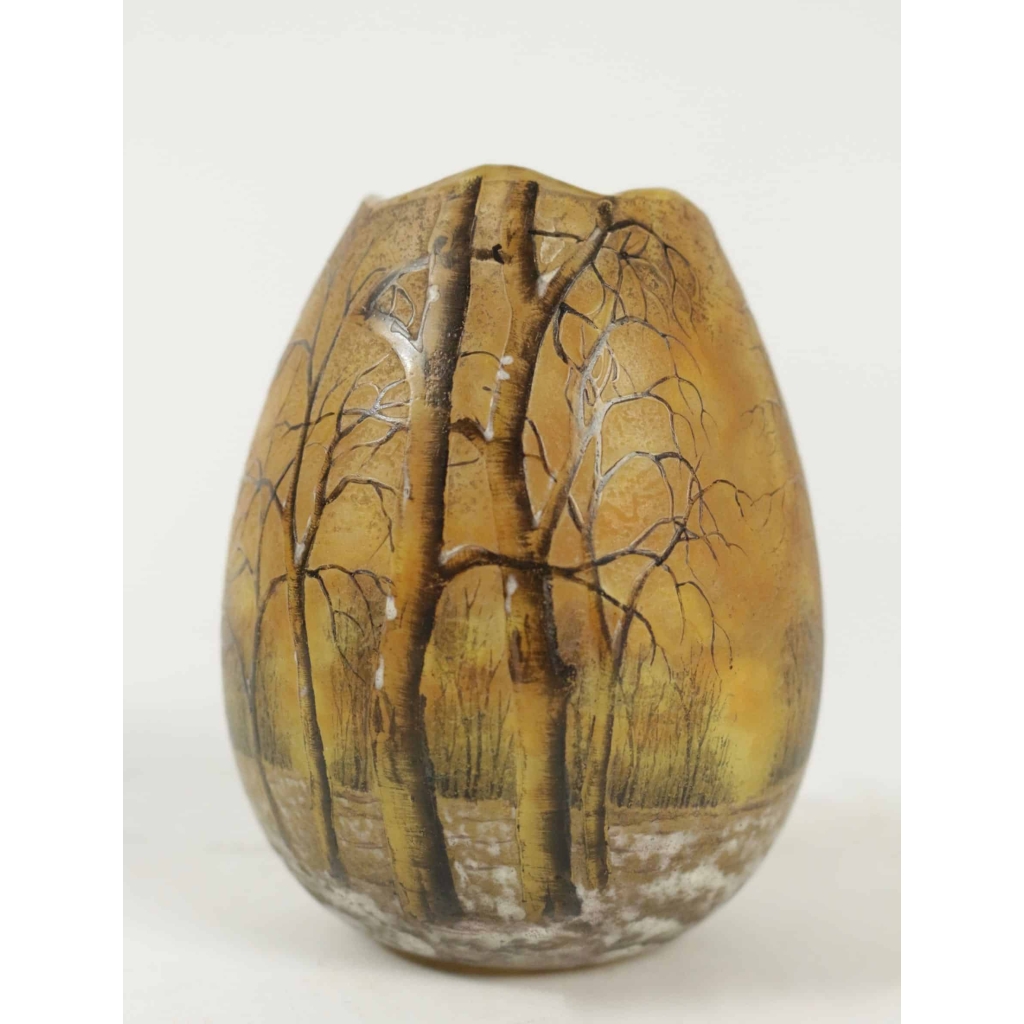 Daum Nancy Vase émaillé « paysage de neige en hiver » | Biron Daum Nancy Vase émaillé "paysage de neige en hiver"