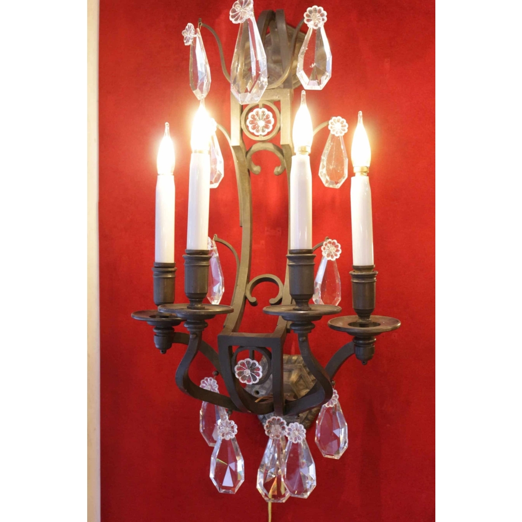 Paire d'importantes appliques en bronze pâtiné et pampilles du XIXème siècle, 4 lumières.