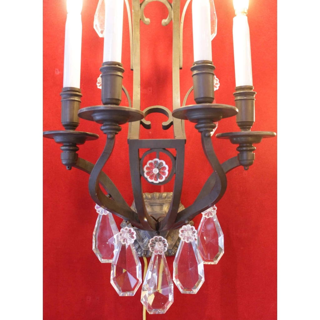 Paire d'importantes appliques en bronze pâtiné et pampilles du XIXème siècle, 4 lumières.