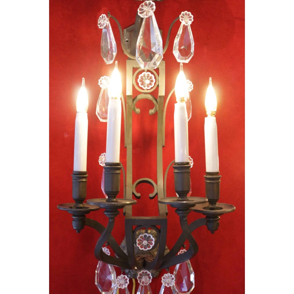 Paire d'importantes appliques en bronze pâtiné et pampilles du XIXème siècle, 4 lumières.