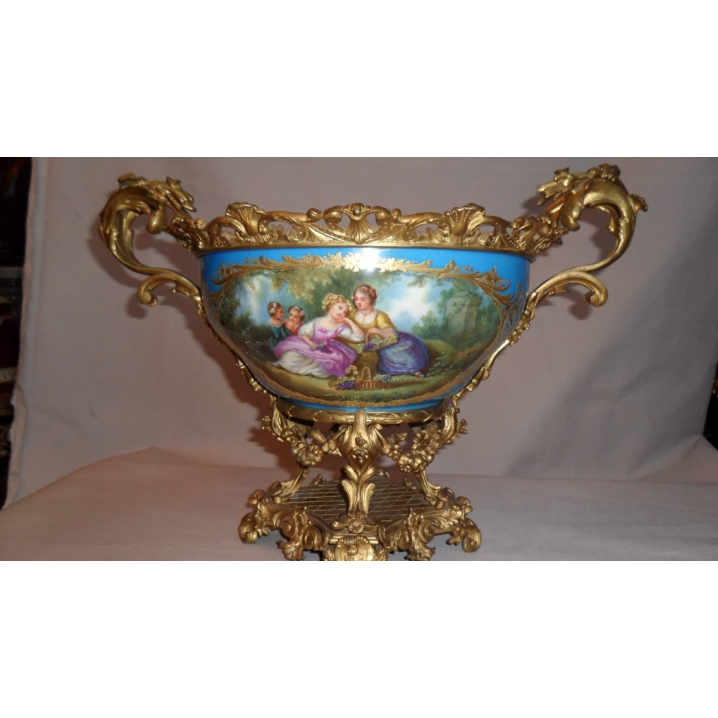 Coupe en porcelaine sur monture de bronze. Réf: 256. | Biron |||||