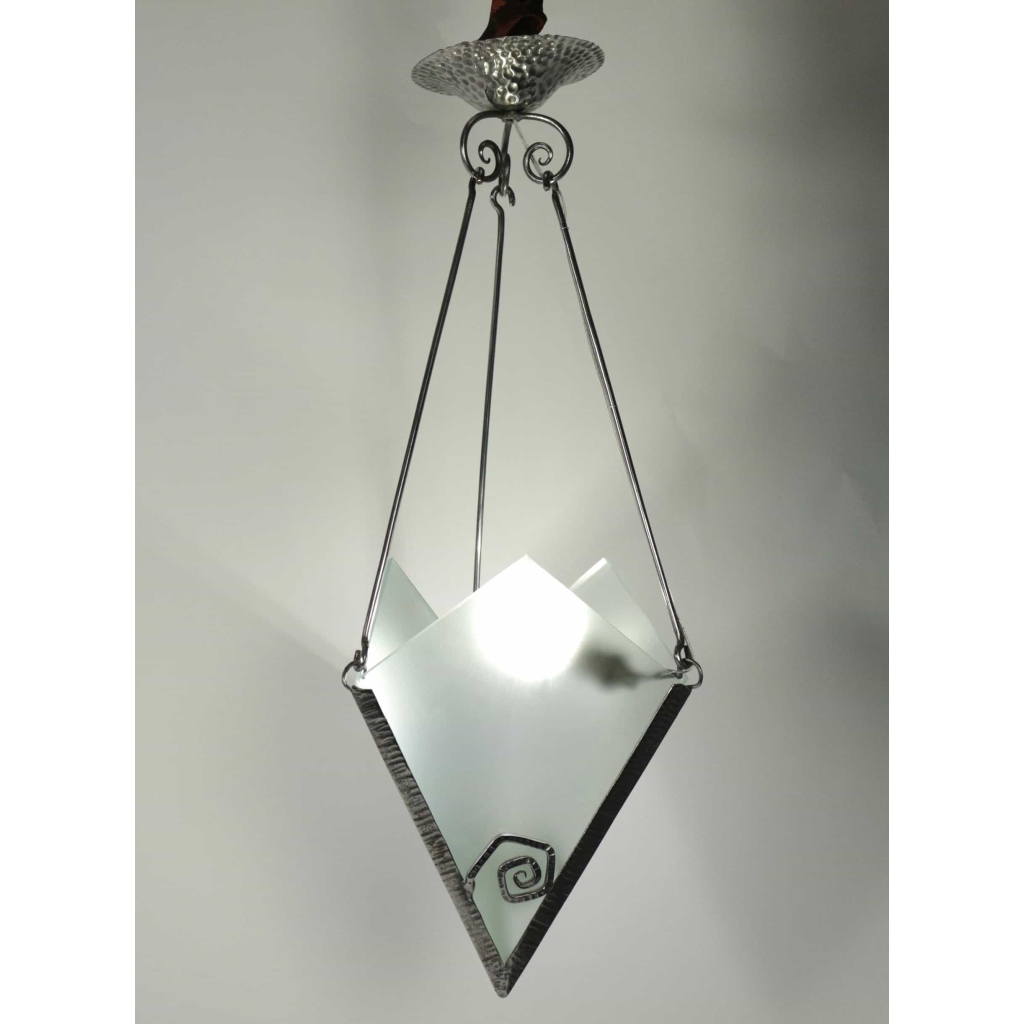Très jolie petit lustre Art Déco, circa 1930, en acier et verre, 1 lumière. | Biron ||||