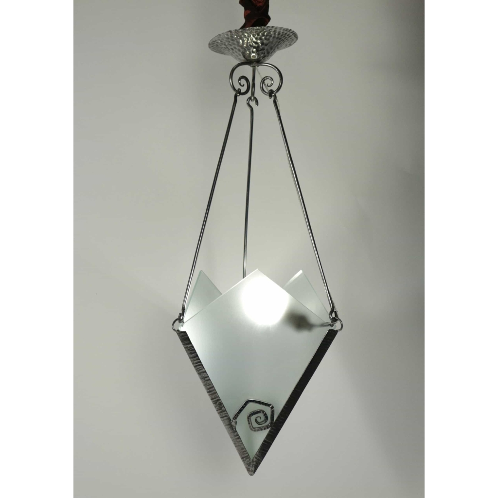 Très jolie petit lustre Art Déco, circa 1930, en acier et verre, 1 lumière. | Biron Très jolie petit lustre Art Déco, circa 1930, en acier et verre, 1 lumière.