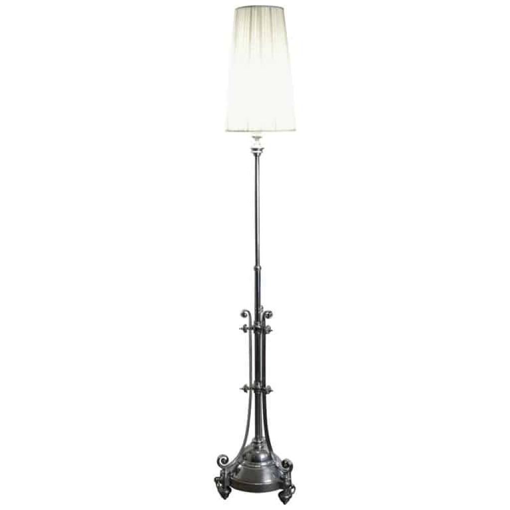 Lampadaire en métal chromé du début du XXème siècle de style Louis XVI. | Biron |||||||