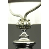 Lampadaire en métal chromé du début du XXème siècle de style Louis XVI. | Biron Lampadaire en métal chromé du début du XXème siècle de style Louis XVI.